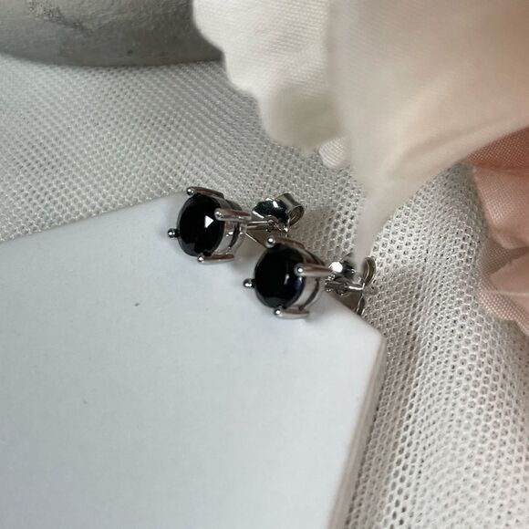 Black Spinel stud sterling silver earrings 1CT Each 6mm - Picture 7 of 10